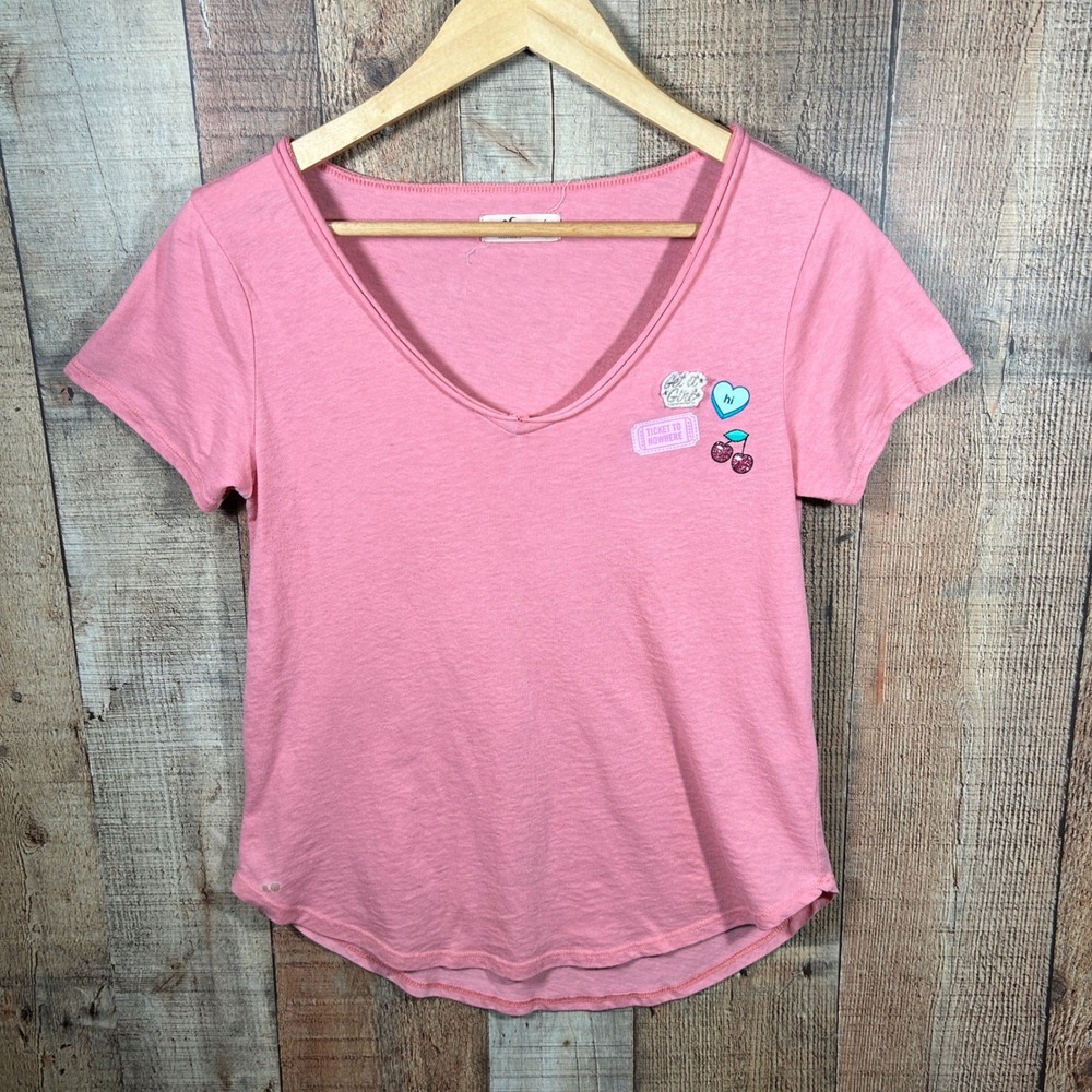 Hollister Pink V-Neck T-Shirt Short Sleeve Patch Small Cherry Get it Girl Tee